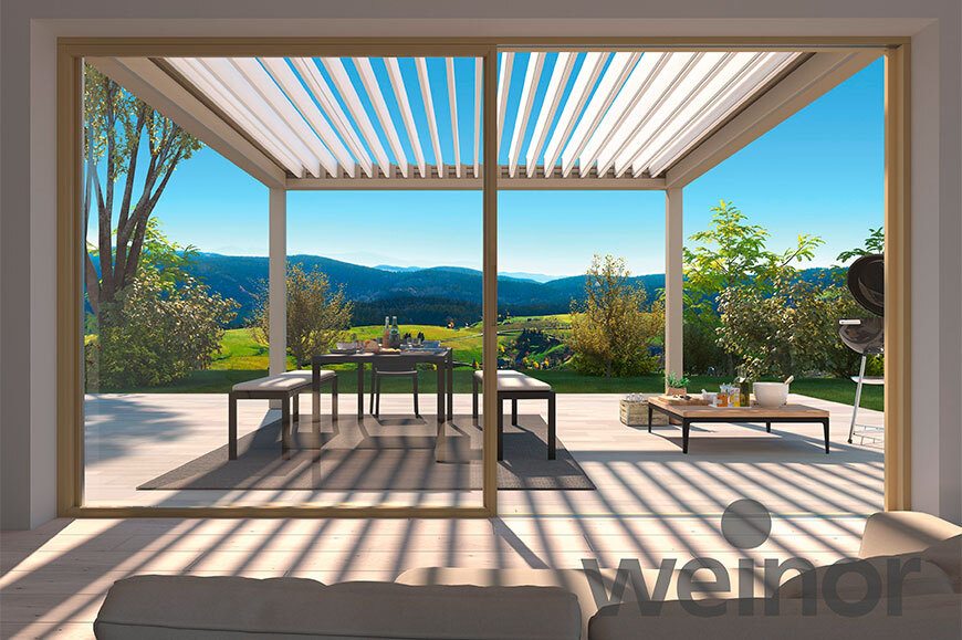 Pergola mit Lamellendach mit Blick von der Terrasse auf Berge